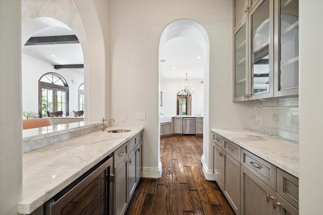 5556 Lynbrook Drive, Houston, TX 77056