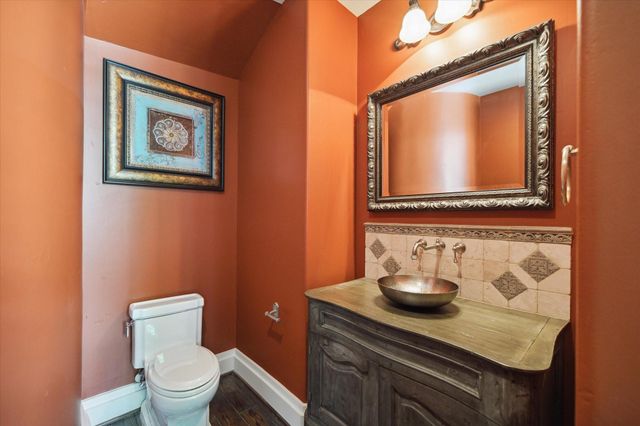 5556 Lynbrook Drive, Houston, TX 77056