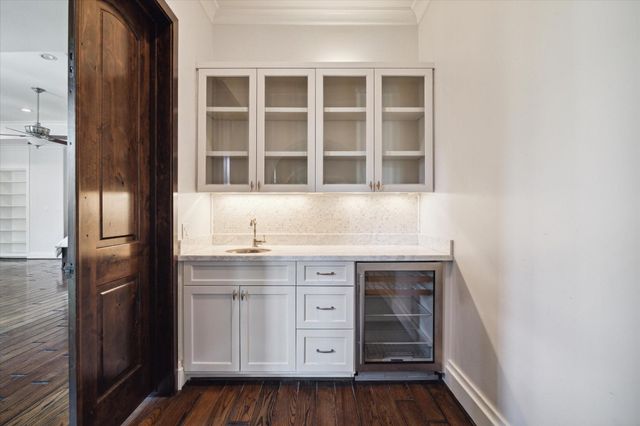 5556 Lynbrook Drive, Houston, TX 77056
