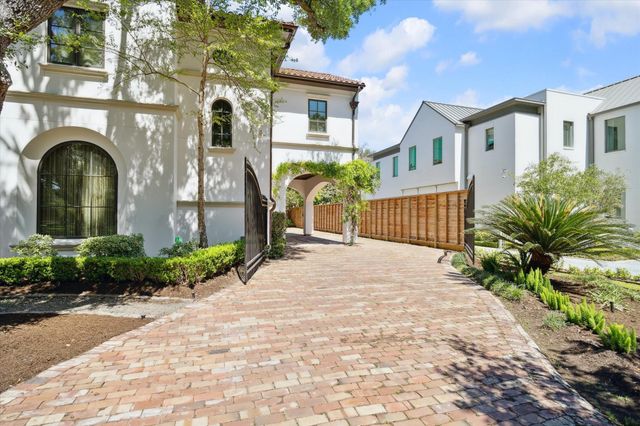 5556 Lynbrook Drive, Houston, TX 77056