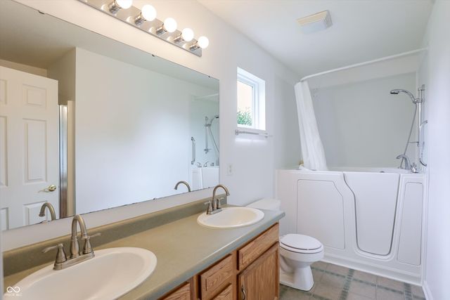 10229 Morning Light Drive, Avon, IN 46123