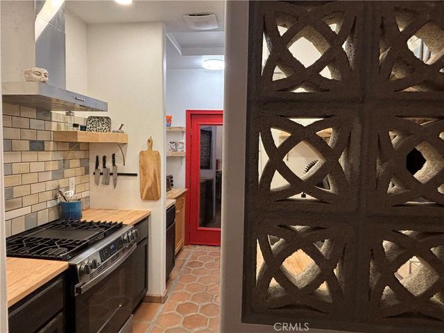1802 N Raymond Avenue, Pasadena, CA 91103