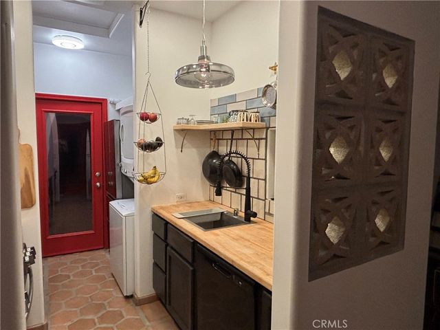 1802 N Raymond Avenue, Pasadena, CA 91103