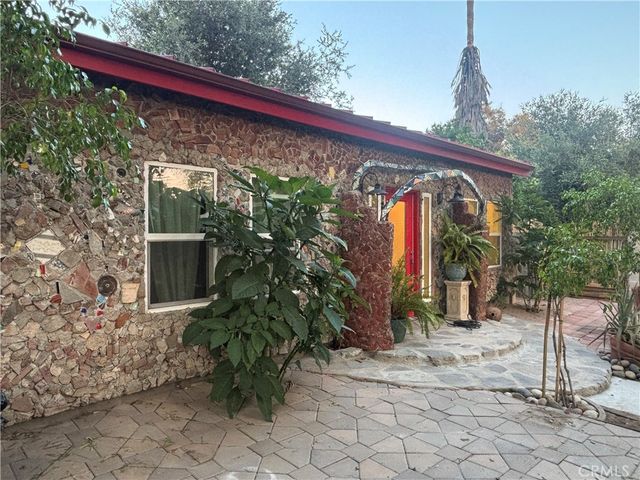 1802 N Raymond Avenue, Pasadena, CA 91103