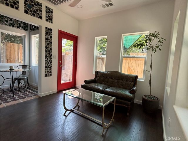 1802 N Raymond Avenue, Pasadena, CA 91103