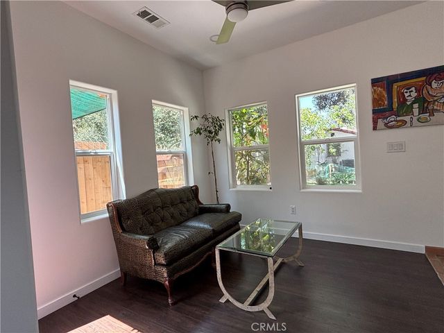 1802 N Raymond Avenue, Pasadena, CA 91103
