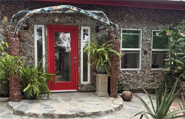 1802 N Raymond Avenue, Pasadena, CA 91103