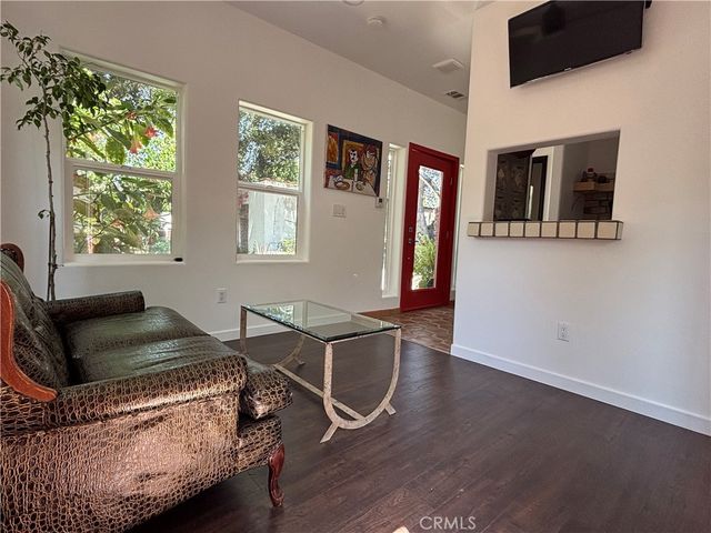 1802 N Raymond Avenue, Pasadena, CA 91103