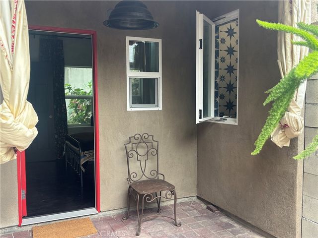 1802 N Raymond Avenue, Pasadena, CA 91103