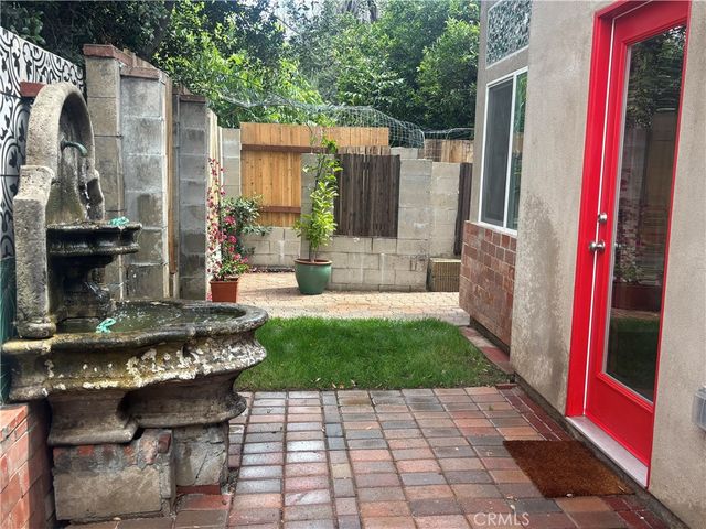 1802 N Raymond Avenue, Pasadena, CA 91103