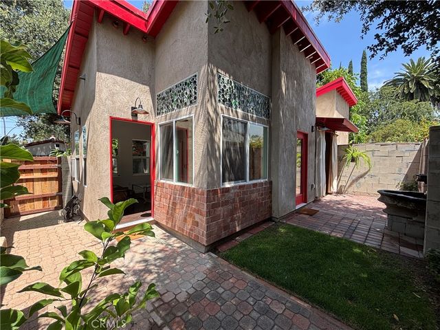 1802 N Raymond Avenue, Pasadena, CA 91103