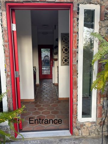 1802 N Raymond Avenue, Pasadena, CA 91103