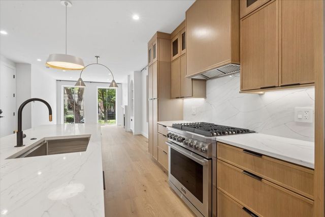 3739 N Clifton Avenue 1, Chicago, IL 60613