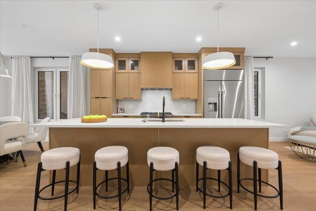 3739 N Clifton Avenue 1, Chicago, IL 60613