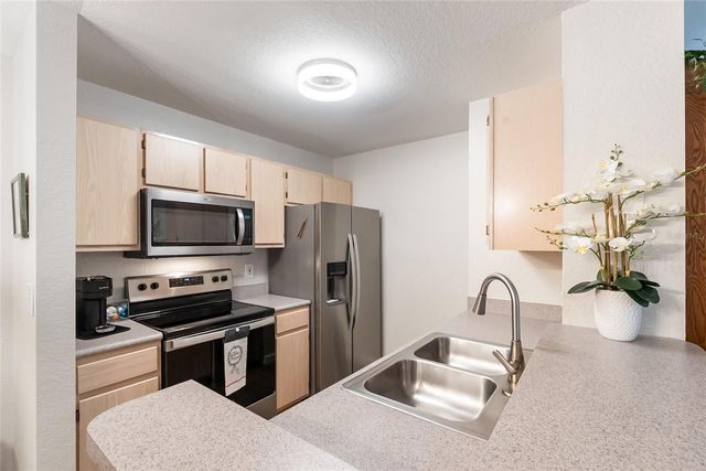 8933 MANOR LOOP 104, Bradenton, FL 34202