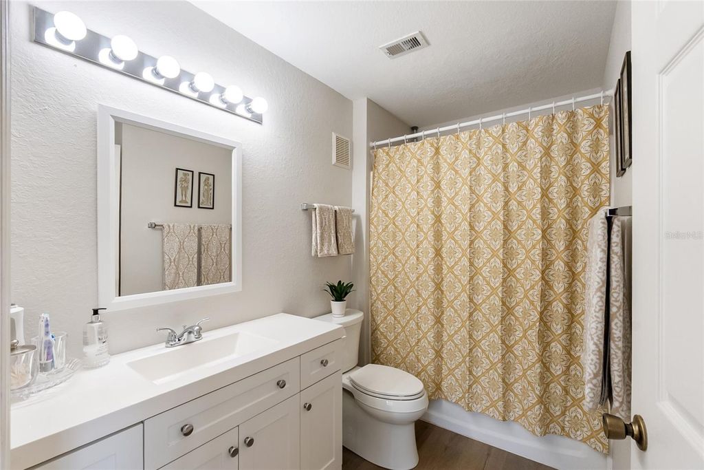 Image 18 of property listing at 8933 MANOR LOOP 104, Bradenton, FL 34202