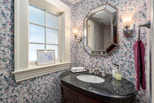 121 State St, Framingham, MA 01702