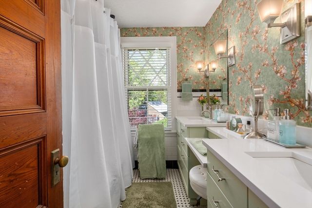 121 State St, Framingham, MA 01702