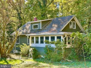 2017 BAY RD, Pasadena, MD 21122