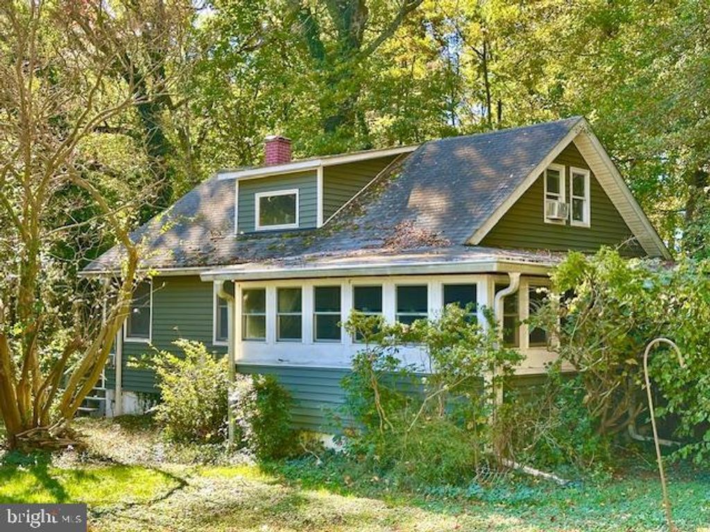 2017 BAY RD, Pasadena, MD 21122