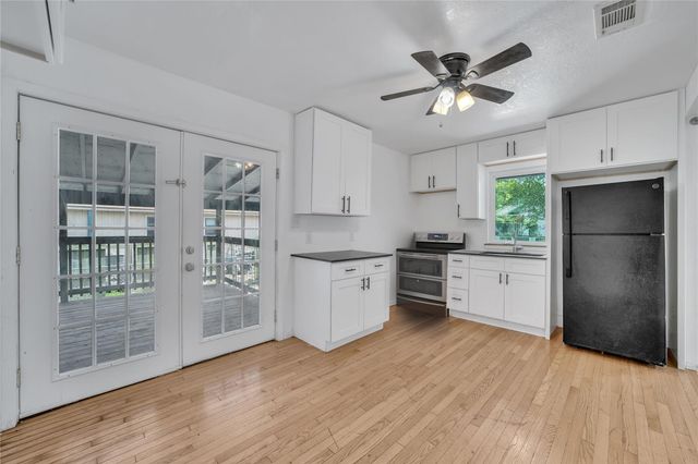 206 Sherwood ST, San Marcos, TX 78666