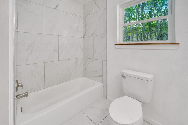 206 Sherwood ST, San Marcos, TX 78666