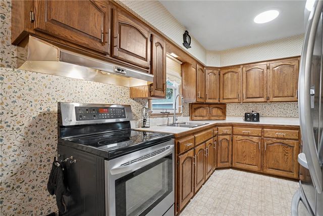2800 3rd Ave, Marion, IA 52302