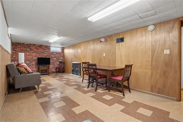 2800 3rd Ave, Marion, IA 52302