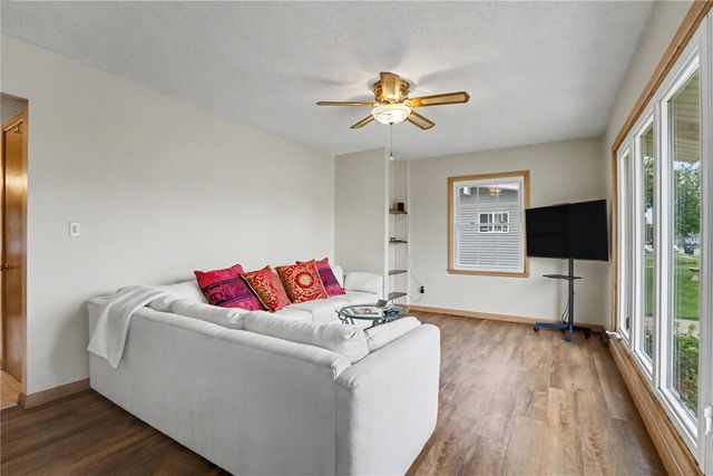 2800 3rd Ave, Marion, IA 52302