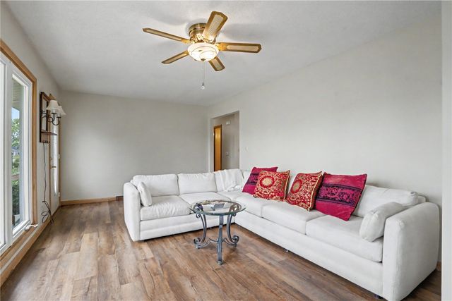 2800 3rd Ave, Marion, IA 52302