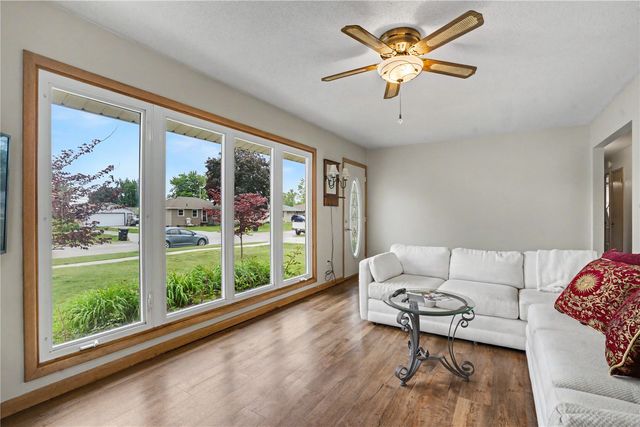 2800 3rd Ave, Marion, IA 52302