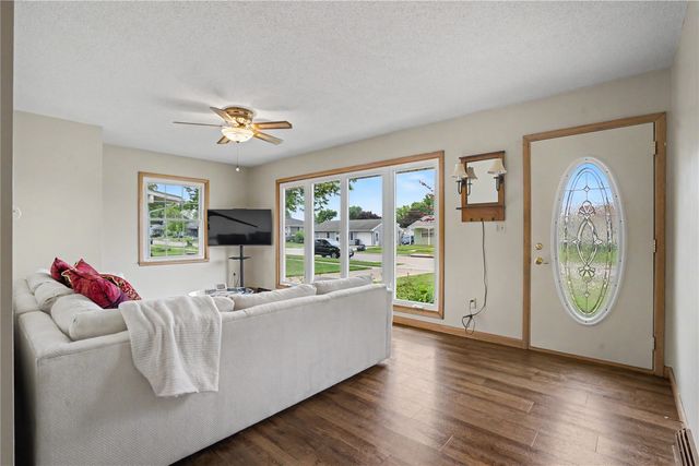 2800 3rd Ave, Marion, IA 52302