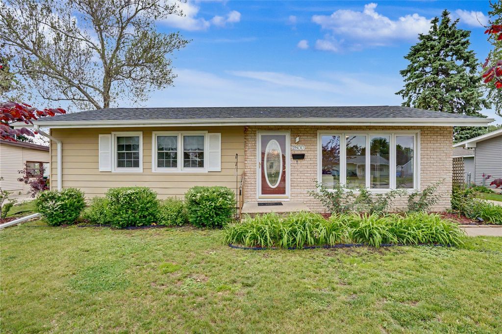 2800 3rd Ave, Marion, IA 52302