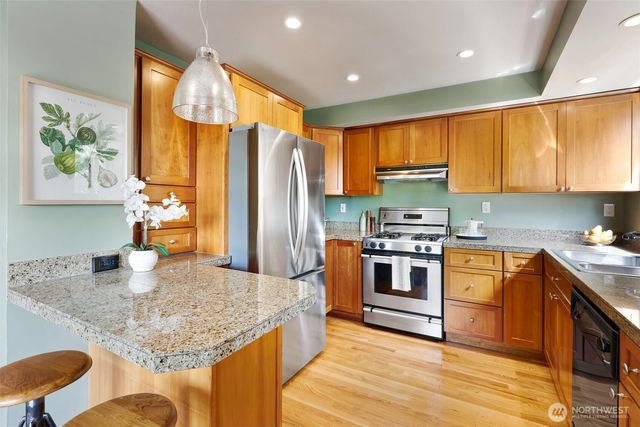 1812 N 39th, Seattle, WA 98103