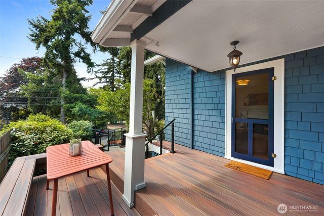 1812 N 39th, Seattle, WA 98103