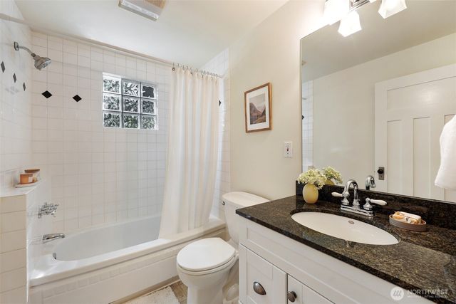 1812 N 39th, Seattle, WA 98103
