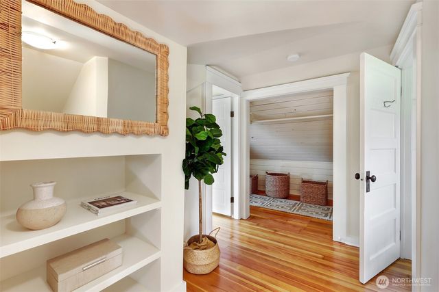 1812 N 39th, Seattle, WA 98103