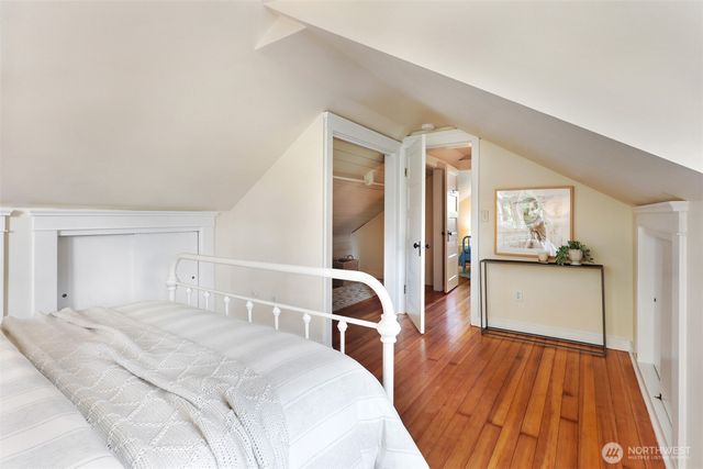 1812 N 39th, Seattle, WA 98103