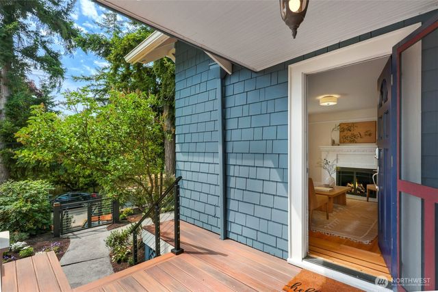 1812 N 39th, Seattle, WA 98103