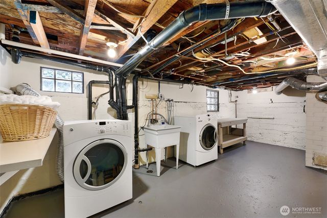 1812 N 39th, Seattle, WA 98103