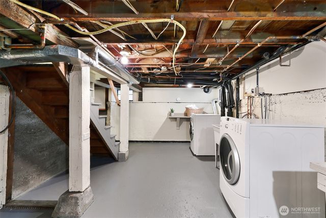 1812 N 39th, Seattle, WA 98103