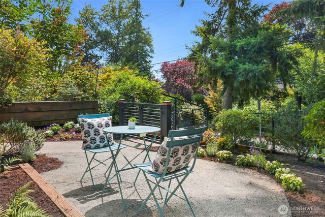 1812 N 39th, Seattle, WA 98103