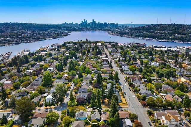 1812 N 39th, Seattle, WA 98103