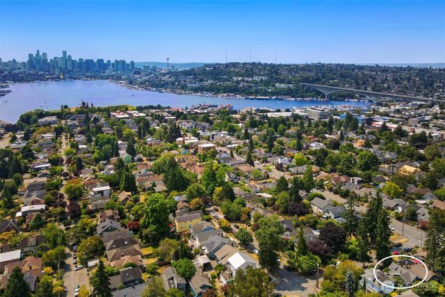 1812 N 39th, Seattle, WA 98103