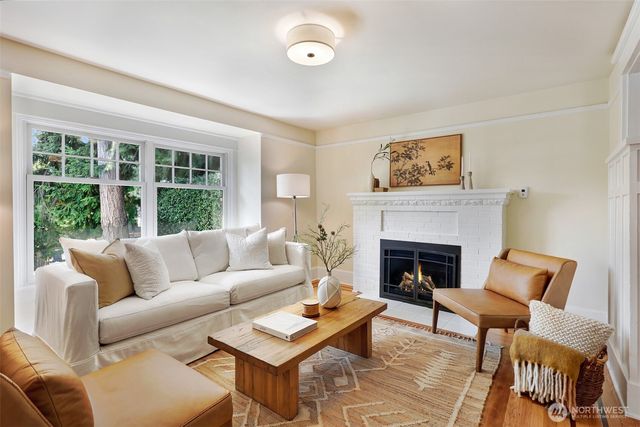 1812 N 39th, Seattle, WA 98103