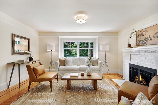 1812 N 39th, Seattle, WA 98103