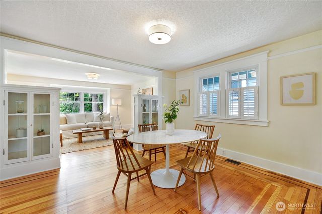 1812 N 39th, Seattle, WA 98103
