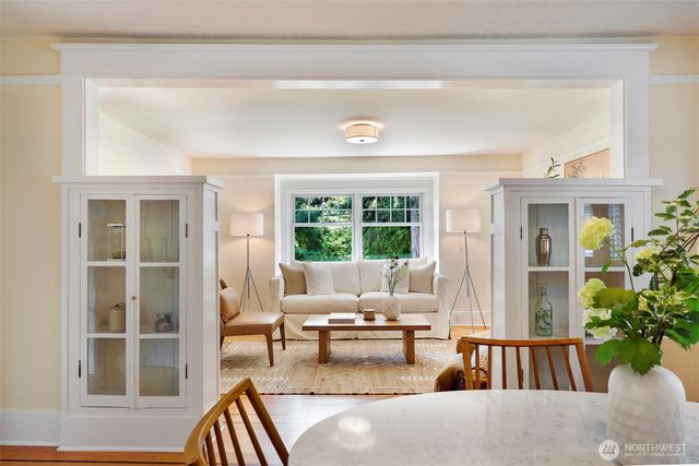 1812 N 39th, Seattle, WA 98103
