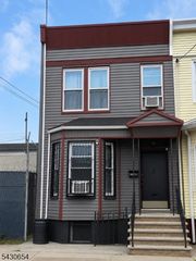 32 Emmet St, Newark City, NJ 07114