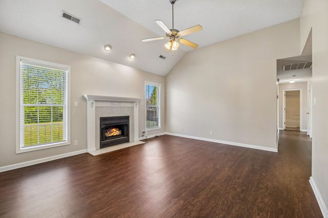 1197 Snoopy Dr, Clarksville, TN 37040